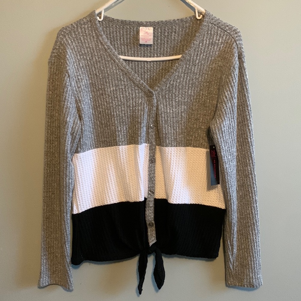 Color block brushed waffle top with tie front